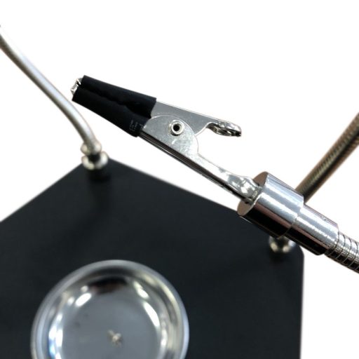 Uchwyt montażowy z elastycznymi ramionami i lupą