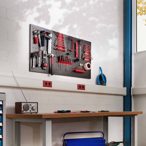 Metalowy organizer ścienny na narzędzia z haczykami i schowkiem