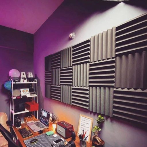 12 samoprzylepnych, dźwiękoszczelnych paneli ściennych wykonanych z pianki