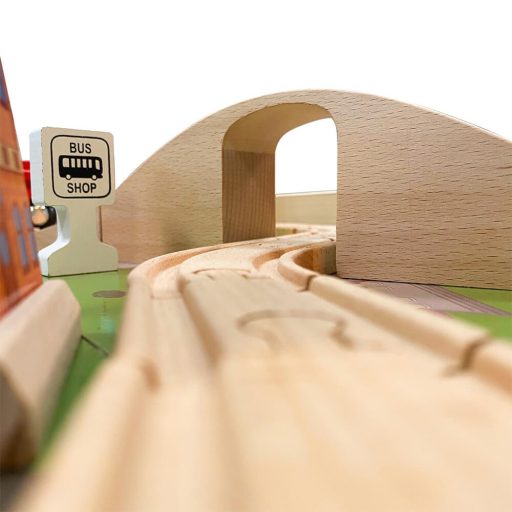 Drewniany stolik do zabawy