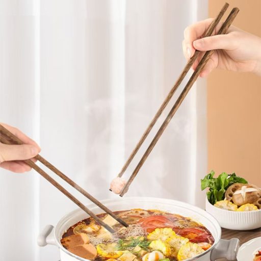 Patelnia wok z akcesoriami kuchennymi