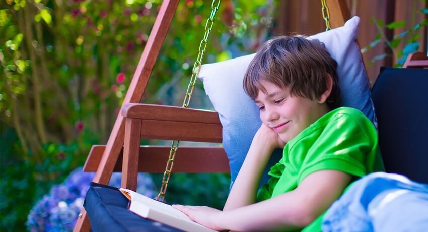 Fotele ogrodowe wiszące: niezbędny dodatek do domów rodzinnych