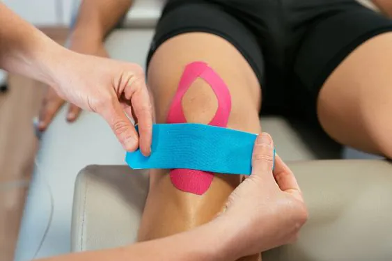 Taśmy kinezjologiczne w różnych kolorach