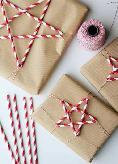 Prezent zapakowany w ekologiczny papier świąteczny