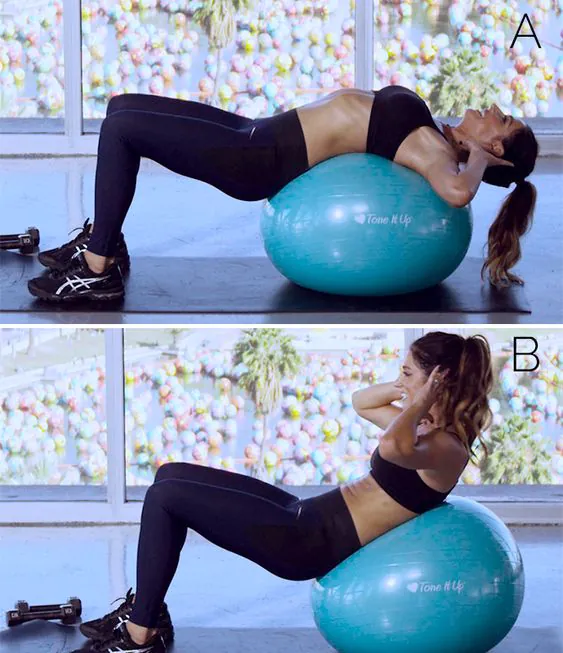 Przysiad z podparciem na piłce fitness