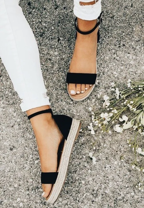 Kąpiel stóp przygotowująca do pielęgnacji