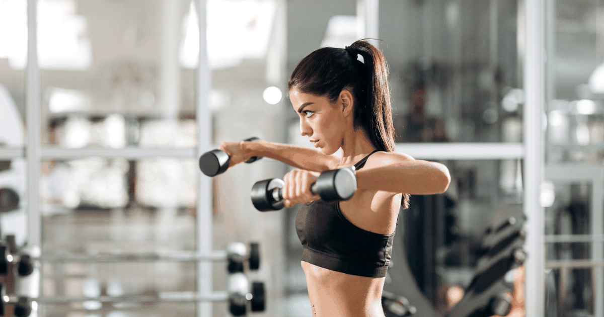 Tak utrzymaj się w formie z pomocą zaledwie jednej hantli