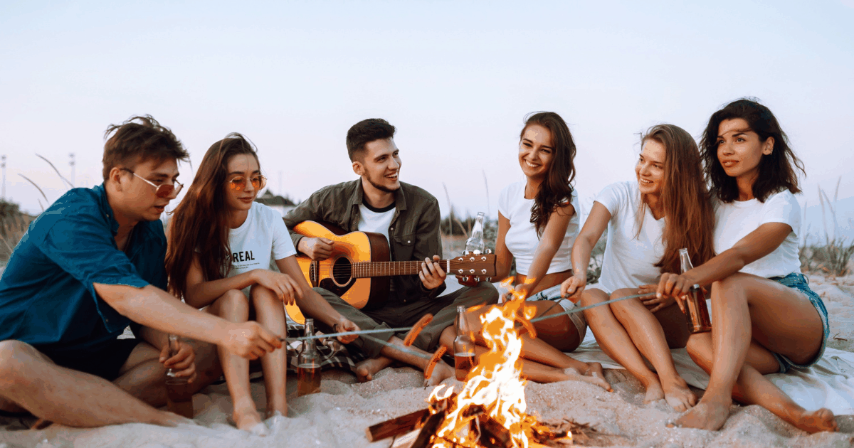 Lato to idealny czas na wieczory przy ognisku: Jak stworzyć urokliwy ognisko?