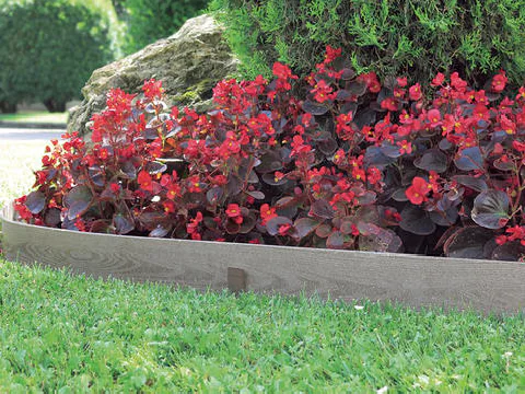 Jesienne prace ogrodowe z odpowiednimi narzędziami